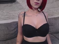 Nina Devil die geile Deutsche entblößt sich vor der Livecam