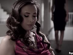 Seine Stiefmutter ist geil auf einen Dreier