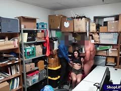 Zwei Schwänze für die junge Diebin